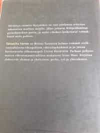 Tatuoitu torso / Helene Tursten.P.2005. Jos haluaa arvaamatonta, hiukset pystyyn nostavaa jännitystä palasteltavien uhrien mukana,tässä sitä on.