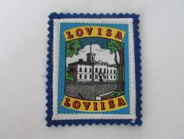 Lovisa - Loviisa -kangasmerkki / matkailumerkki / hihamerkki / badge -pohjaväri sininen