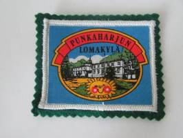 Punkaharjun -Lomakylä -kangasmerkki / matkailumerkki / hihamerkki / badge -pohjaväri vihreä