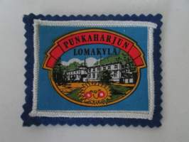 Punkaharjun Lomakylä -kangasmerkki / matkailumerkki / hihamerkki / badge -pohjaväri sininen