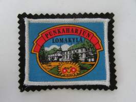 Punkaharjun Lomakylä -kangasmerkki / matkailumerkki / hihamerkki / badge -pohjaväri musta