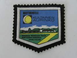 Moottorihotelli Kultainen Aurinko, Naantali -kangasmerkki / matkailumerkki / hihamerkki / badge -pohjaväri musta