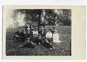 Kaisaniemi kirjatyöntekijäin lakon aikaan 1917 valokuva 9x13 cm