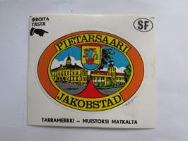 Pietarsaari - Jakobstad -tarra, matkamuistotarra 1970-luvulta