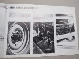 Toyota Maasturi -A uto, joka näyttää tietä muille -myyntiesite / sales brochure
