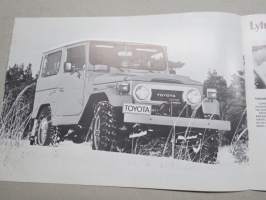 Toyota Maasturi -A uto, joka näyttää tietä muille -myyntiesite / sales brochure