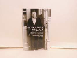 Hiuskarvan varassa. Mies nimeltä Pepe Åhman teki 40 vuotta naisten töitä homon leima otsassa 1965-2005