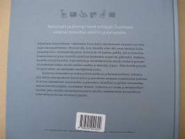 Kalusteita kamareihin - Suomalaisten keinutuolien ja piironkien historiaa