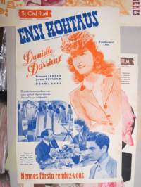 Ensi kohtaus - Hennes första rendez-vous, pääosissa Danielle Darrieux, Fernand Ledoux, Jean Tissier, Jacqueline Desmarets -elokuvajuliste / movie poster