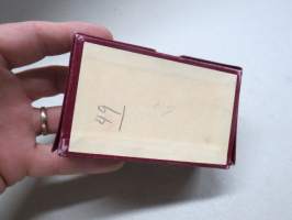 Käyntikortteja - käyntikorttikotelo 1920-luvulta kortteineen - varatuomari, pankinjohtaja Wäinö L. Mela
