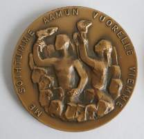 V A Koskenniemi / Me soihtumme aamun vuorelle viemme ( Wäino Aaltonen )  mitali 72 mm taidemitali