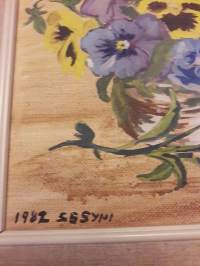Herkkä orvokki maalaus. Koko 29 x 34 cm, kehys 4,5 cm. Kovalevylle maalattu. Taulun maalannut Salme Syri  v.1982.