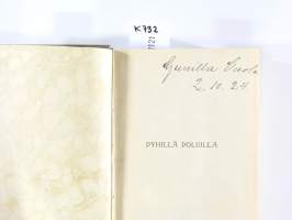 Pyhillä poluilla