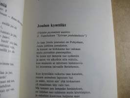 Palle ystävineen hupilaulujen parissa