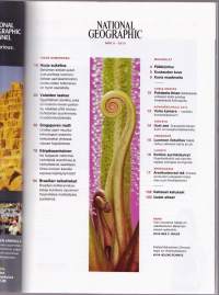 National Geographic Suomi 2010 N:o 8. Vaarallinen sukellus; Singaporen muutos; Lihansyöjäkasvit; Brasilian taikahiekat.  Katso muut aiheet/sisältö kuvasta.
