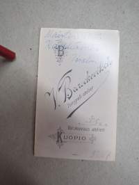 Maisteri Kerttu Kärkkäinen, Iisalmi, Atelier V. Barsokevitsh -visiittikorttivalokuva / visit card photo / cdv