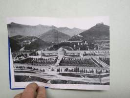 Campsanto di Genova -haitarimaisesti aukeava kuvateos kaupungista ja nähtävyyksistä, kartta, kohopainatteinen kansi, 1900-luvun alku (kuvissa ei vielä näy autoja)