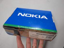 Nokia 1611 matkapuhelin, alkuperäinen pakkaus + ohjekirjoja / cellphone with accessories and manuals