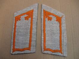 SA-kauluslaatat, pari - Rajavartiolaitos upseeri (vihreä-oranssi)  valk. harso tukikangas n. 9 cm