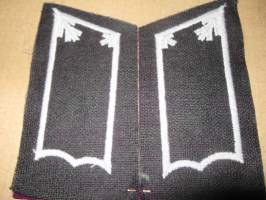 SA-kauluslaatat, pari - Pioneeri upseeri (lila-harmaa)  musta tukikangas n. 9 cm (uudet)