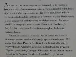Vesi murtaa kiveä. Amnesty Internationalin tarina