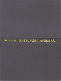 Ratsuväki hyökkää, 1979. 1.p.  Paavilainen komennettiin ratsuväkeen, josta hän sai siirron ryhmä Oinoseen tiedustelutehtäviin.