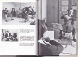 Arto Noras, sello, 1988. 1.p. Rakastetun ja lkansainvälisesti menestyneimmän instrumentalistimme elämäkerta ja ajatuksia musiikkipolitiikasta,- kritiikistä