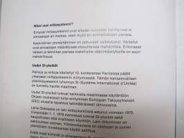 Daimler-Benz AG - Uudet SI-yksiköt -  opinto-ohjelma Autonmyyjille -tehtaan opaskirjanen 1970-luvun alkupuolelta