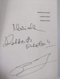 Valitusvirsiä valkoisille heteroille (signeerattu, tekijän omiste)