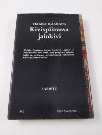 Kivispiirassa jalokivi