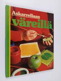 Askarrellaan väreillä