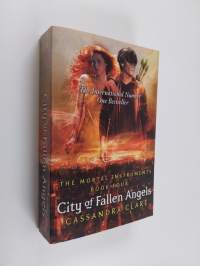 City of fallen angels (ERINOMAINEN)