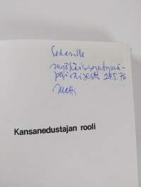 Kansanedustajan rooli : tutkimus kansanedustajien suhtautumisesta edustajantoimeensa vuoden 1969 valtiopäivillä (signeerattu, tekijän omiste)