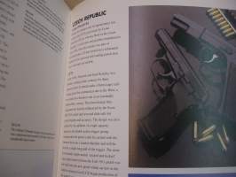 The collector&#039;s book of modern handguns