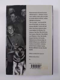 Niin se on poijaat : viihdetaiteilijat sodissamme 1939-1945