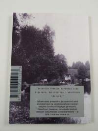 Näytösten välillä