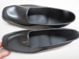 Nokia lateksipäällyskengät - ytterskor av latexgummi -käyttämättömät, arviolta 1950-luvulta