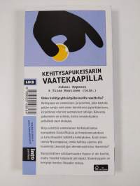 Kehitysapukeisarin vaatekaapilla