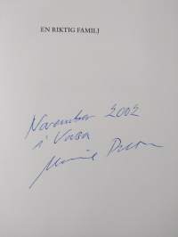 En riktig familj (signeerattu)