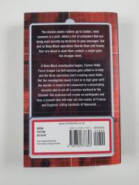 Stephen Coonts&#039; Deep black: dark zone