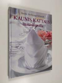 Kaunis kattaus lautasliinoilla