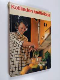 Kotilieden keittiökirja : 365 ateriaehdotelmaa : Ruokaohjeita einesvalmisteiden, pakasteiden ja säilykkeiden pohjalta : Nyrkkitiedot nykyaikaisen keittiön varuste...