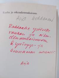 Rauha ja oikeudenmukaisuus : YK:n neljä vuosikymmentä (tekijän omiste, signeerattu)