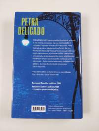 Petra Delicado ja vihaiset koirat