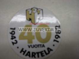 Hartela 40 vuotta -tarra