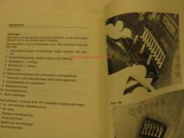 Massey-Ferguson 600 serien 2- och 4-hjulsdrivna instruktionsbok på svenska