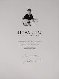 Ritva-Liisa Pohjalainen : journey into the world of glass = Ritva-Liisa Pohjalainen : matkalla lasin maailmaan (signeerattu)