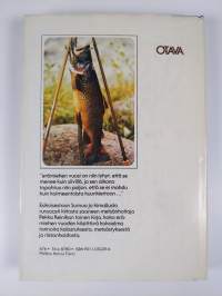 Kolmetoista kuunkiertoa : erätarinoita