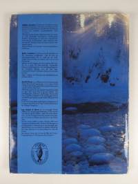 Jälkiä maassa = Spår i marken = Earth prints