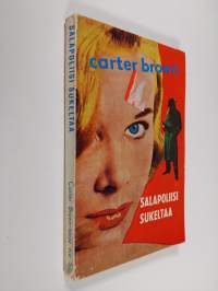 Salapoliisi sukeltaa